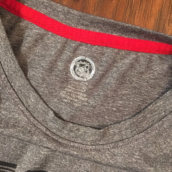 Chicago Blackhawks Jersey Tee Shirt NHL Women’s Gray Black Red XL - Picture 6 of 6